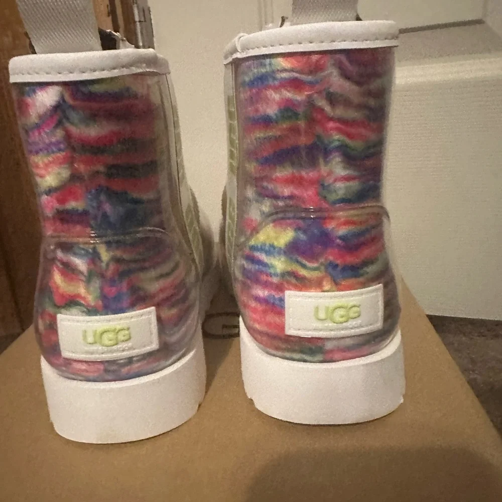 UGG WOMEN’S CLASSIC CLEAR MINI PIXELATE: WHITE/GREEN: NIB: SZ 6